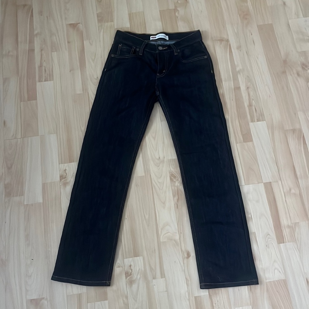 NEVER WORN LEVIS - 514 STRAIGHT